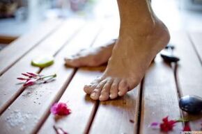 Prevention of warts in sweaty